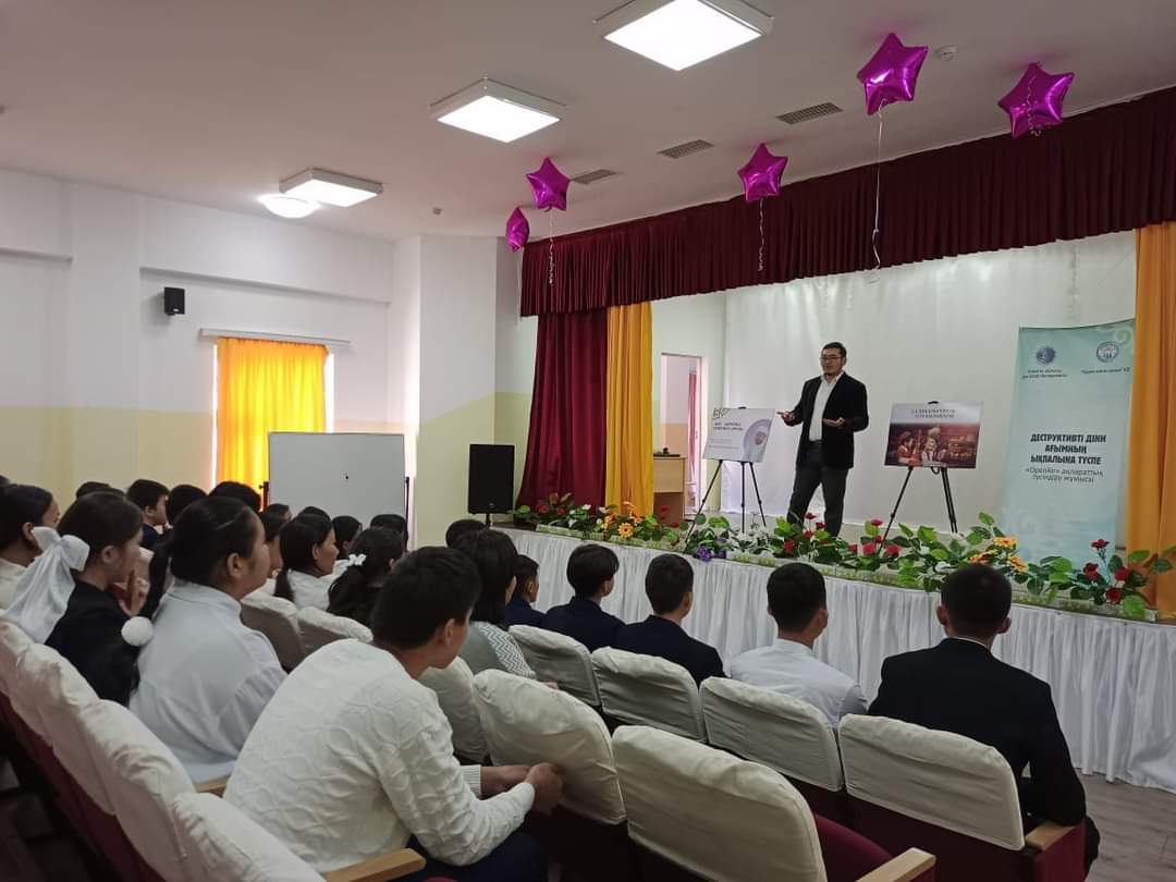 Тәрбие саласының негізгі бағыты бойынша  жоспарға сәйкес, дінтанушы- теолог маман иесі  Салтан Сайранмен  теориялық кеңес беруде, оқушылармен кездесу