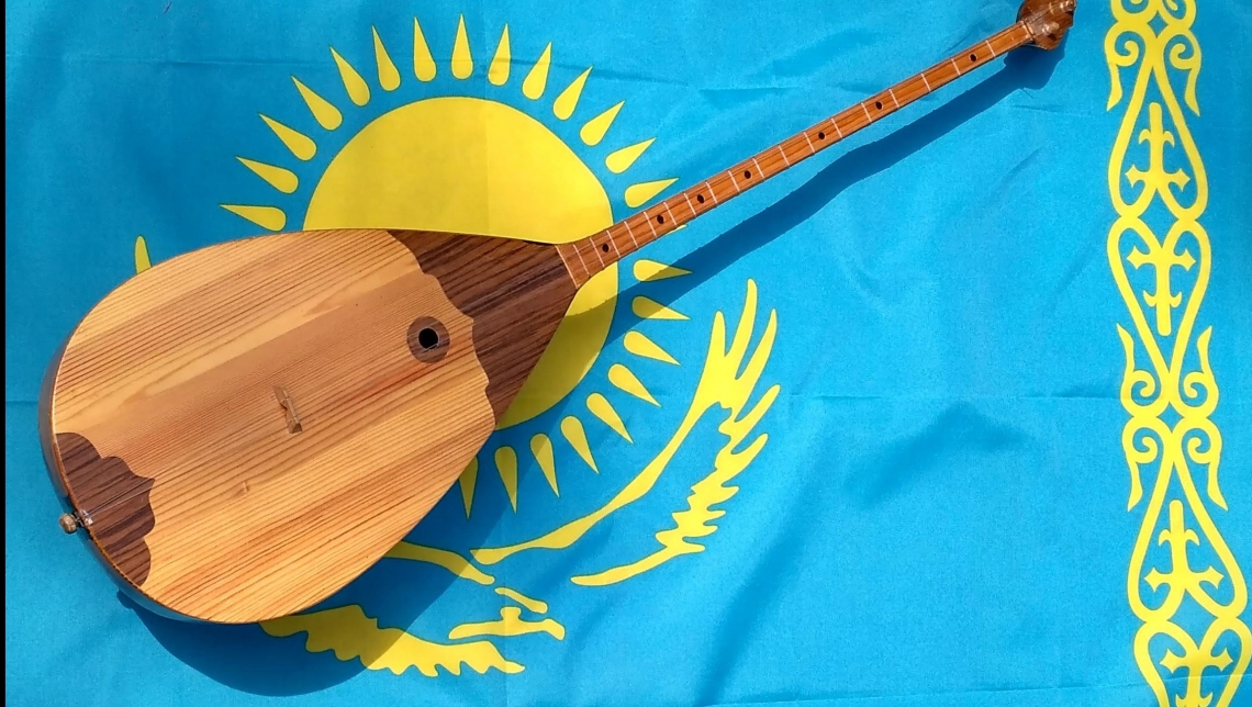 Домбыра – ежелгі дәуірден келе жатқан қазақ халқының кең тараған қасиетті ұлттық музыкалық аспабы